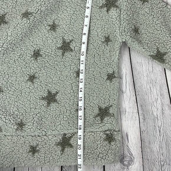 𝅺Thread & Supply Oversized Teddy Bear Fleece Pullover Sweater Gray Size XS, NWT - Picture 7 of 9